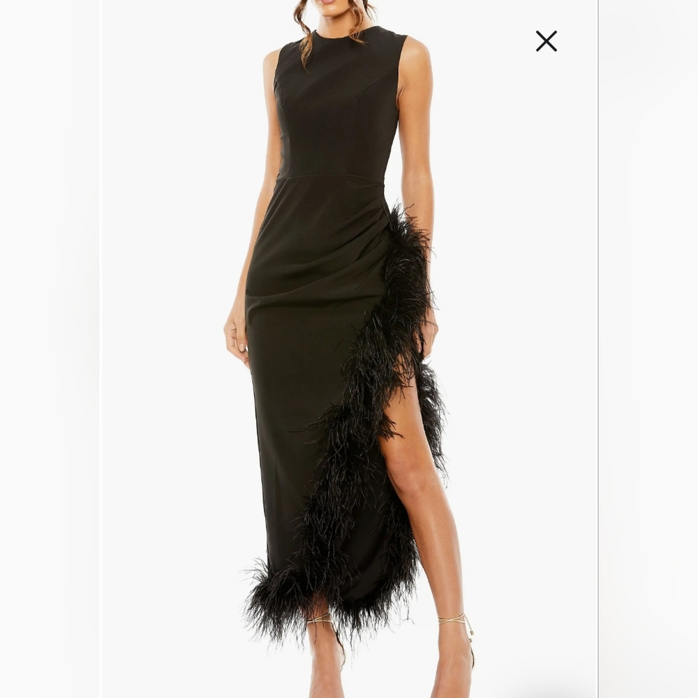 Mac Duggal Elegant Black Feather-Trimmed Evening Dress
